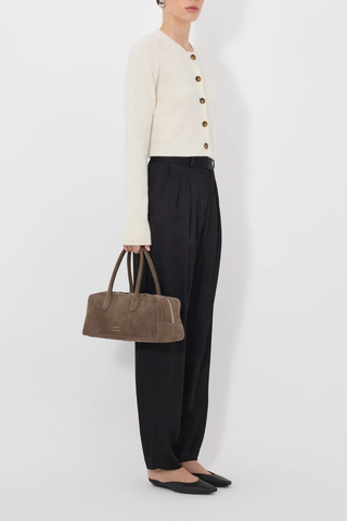 side profile model wearing Zephir Cardigan Ivory Cashmere
Cropped
Fitted silhouette
Long sleeves
Ribbed crew neck, hem and cuffs
Five button front