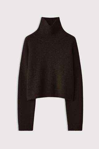 flat lay Zerlina T-Neck Cashmere Sweater dark oak brown High neck
Heavyweight cashmere
Graphic horizontal stripes
Relaxed fit
Boxy silhouette
High neck
Dropped shoulders
Full-length sleeves
Ribbed hems
100% Cashmere