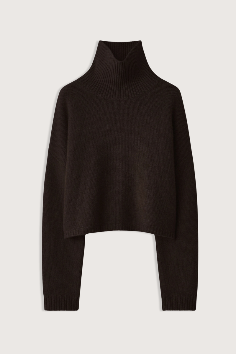 flat lay Zerlina T-Neck Cashmere Sweater dark oak brown High neck
Heavyweight cashmere
Graphic horizontal stripes
Relaxed fit
Boxy silhouette
High neck
Dropped shoulders
Full-length sleeves
Ribbed hems
100% Cashmere