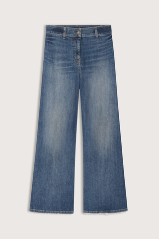 flat lay Megan Jean Classic Wash mid blue Mid-rise
Wide leg jean cotton
Japanese stretch denim
Fitted through waist and hips
Cropped ankle length
Opens to a relaxed leg
No front pockets
No outer side seam
Back patch pockets
Back darts
Zip fly